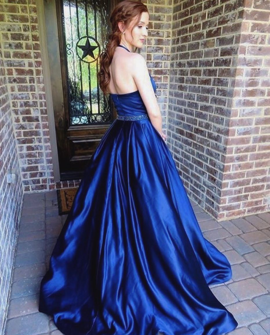 what to wear with blue graduation gown